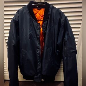 Woman Black Bomber Jacket
Size 2-4
Great Condition
Super light and warm